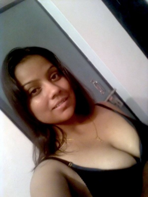 Indian Teen Posing Her Big Boobs Photos 1