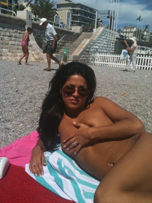 Hot Desi Bhabhi With Small Boobs Topless In Beach 1 