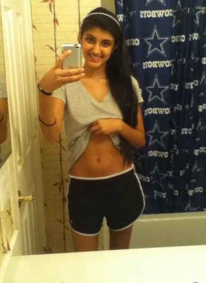 Very-smart-desi-sexy-teen-naked-GF-nangi-self-shot-xxx.jpg