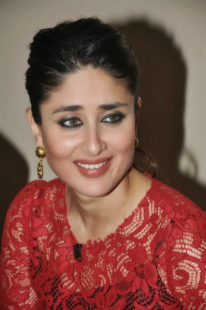 Kareena2BKapoor2BLatest2BUnseen2BHot2BPhotos2BIn2BBeautiful2BRed2BDress2B252812529.jpg