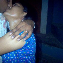 Indian-Wife-Nude-Affair-With-Driver-Leaked-Photos-_001