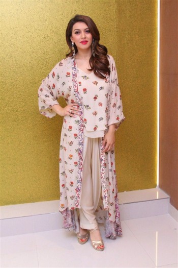 Hansika-Motwani-In-Beautiful-White-Dress-Pics.jpg
