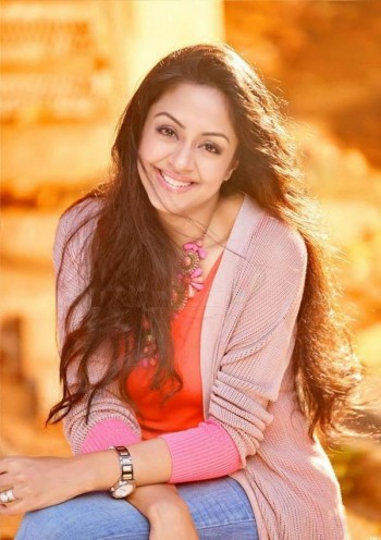 Jyothika-Cute-Images-In-Jeans-Top.jpg