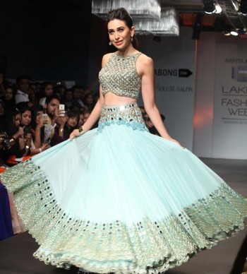 Karisma-Kapoor-Beautiful-Wallpapers-At-Rampwalk.jpg