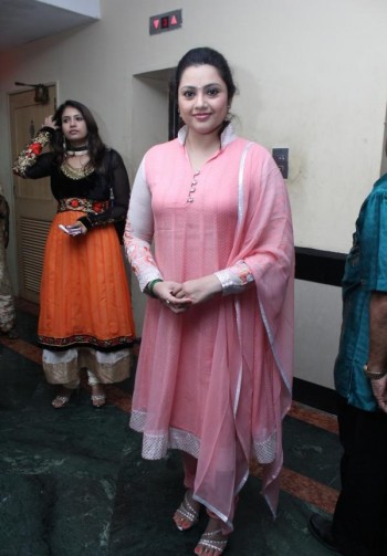 Meena-Pictures-In-Salwaar-Kameez.jpg