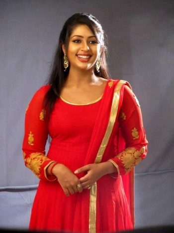 Navya-Nair-Spicy-Navel-Photoshoot.jpg