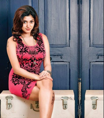 Oviya-Sexy-Legs-PIcs.jpg