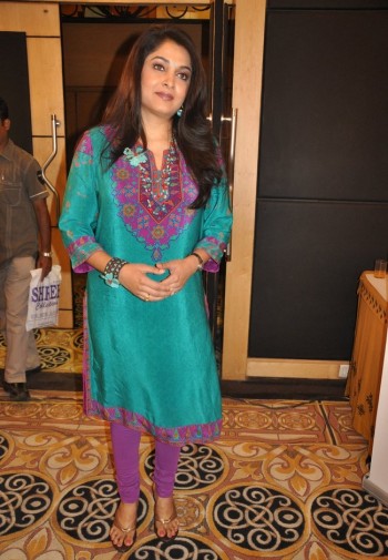 Ramya-Krishnan-HD-Images-In-Salwaar-Kameez-1.jpg