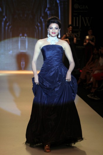 kajal02.jpg