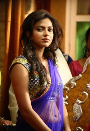 Amala-Paul-Hot-Navel-in-Saree.jpg