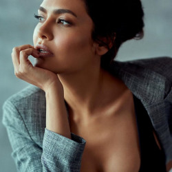 Esha-Gupta-Glamourous-Pics_7