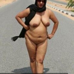 nude-marathi-aunty-dubai-233x300