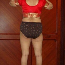 desi-mature-aunties-showing-big-ass-and-pussy-15