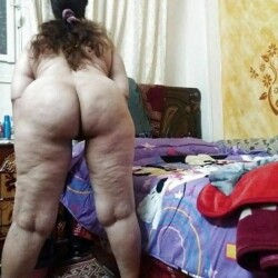shameless-desi-sexy-aunties-pics-46