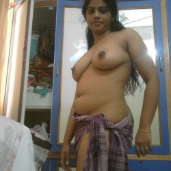 desi-xxx-telugu-aunty-nude-photos-sexy-tits-ass-28