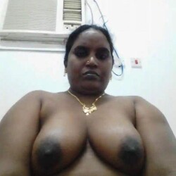 nude-indian-fat-aunty-photos-21