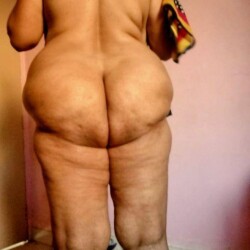 nude-indian-fat-aunty-photos-37