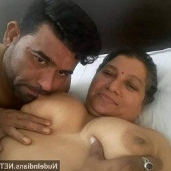 nude-xnxx-Indian-aunty-sex-images-13