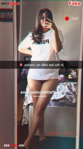 Revathi-Pillai-topless-selfie-4.jpg