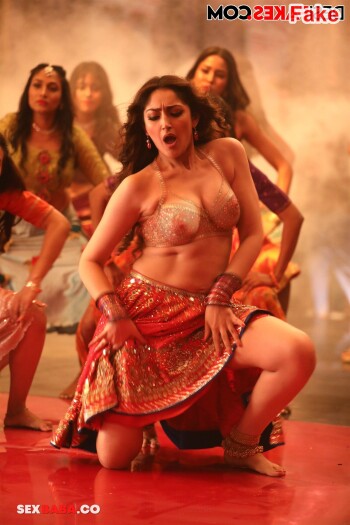 Sayyeshaa_Saigal_inRed_Lehanga_Blousefrom_item_song_of_Pathu_Thala_Movie_1_x.jpg