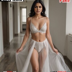 Mrunal_Thakur_x