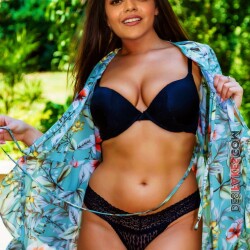 Kajal_Aggarwal_in_Bikini_x