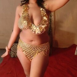 Kajal_Aggarwal_is_going_to_entertain_us_with_her_dance_and_then_with_her_body__What_do_you_think_is_this_a_good_dress_for_her__x