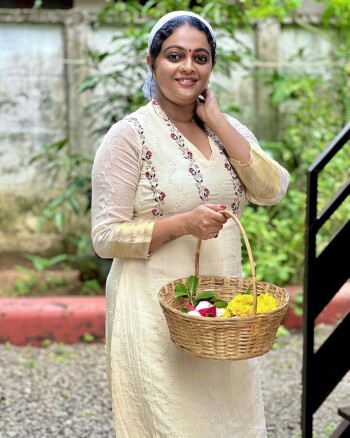 aswathy sreekanth 7122d8
