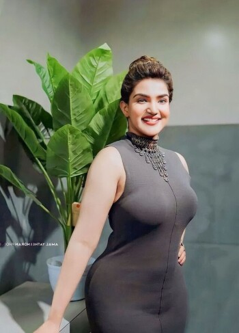 honey rose e3e3a2