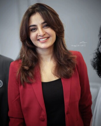 manju warrier b64432