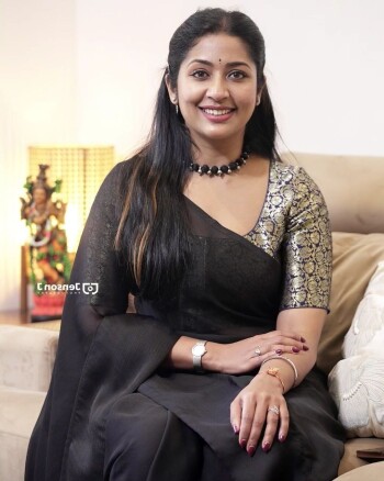 navya nair 7659e4