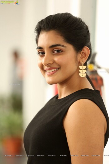 nivetha thomas ae9b86