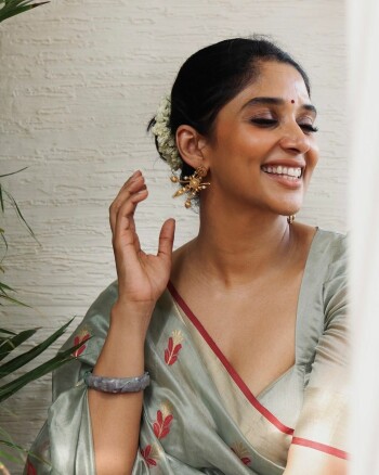 nyla usha sareequeen 630983