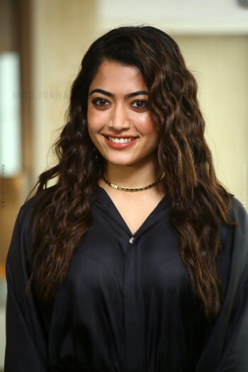 reshmika mandanna a7160d