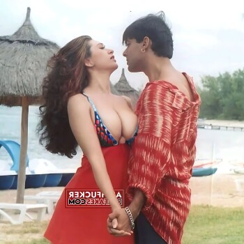 karishma_kapoor_7c353d.jpg
