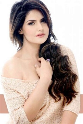 zarine khan f71a19