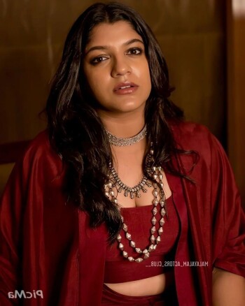 aparna balamurali cfc339