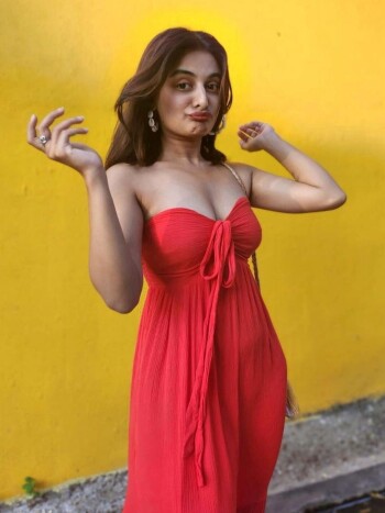 esther anil click e9c7c1