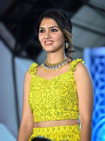 gayathri suresh e29ef0