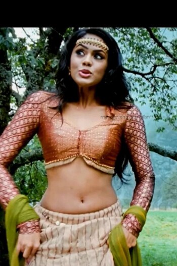 karthika nair 9370f6