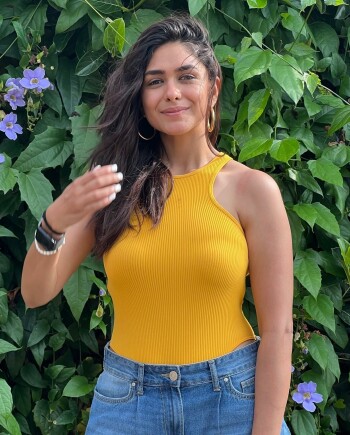 mrunal thakur 10e24f