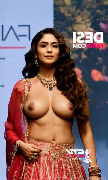 mrunal topless d4127a
