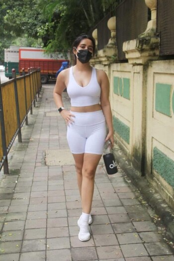 neha sharma 27a1e2