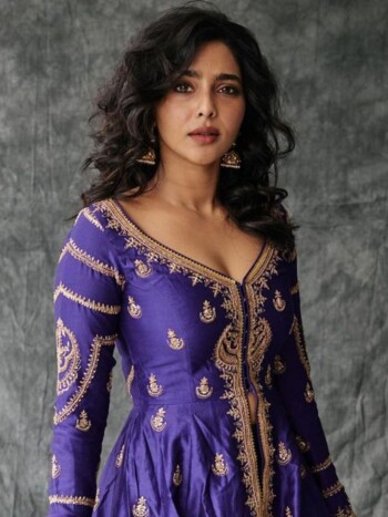 aishwarya lekshmi 23150e
