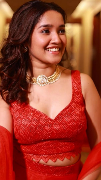 anikha surendran 528296