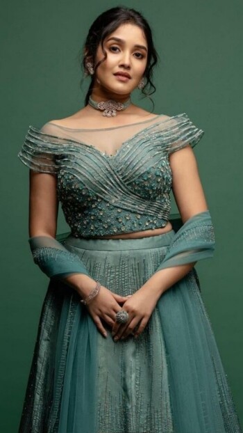 anikha surendran 9ff048