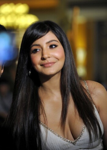 anushka sharma dc830e