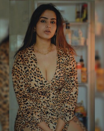 ayesha khan 38aaae