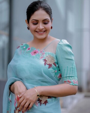 gayathri arun 6b8253