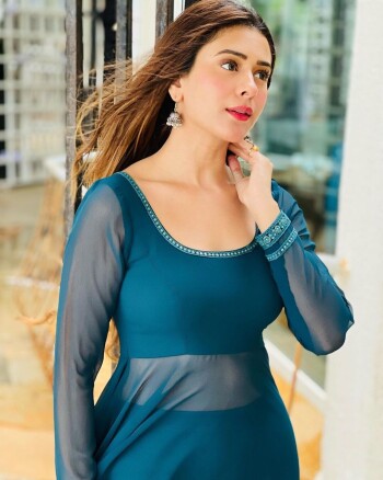 hiba nawab d0f774